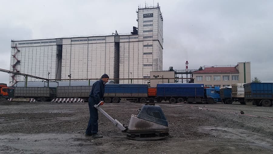 Волчанский МЭЗ («KERNEL» grp.) — Устройство бетонного дорожного покрытия.